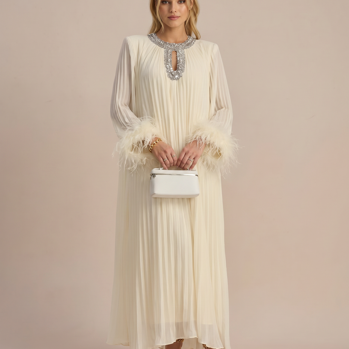 Felicia | Maxi Dress with Pleated Fabric and Feather Cuffs