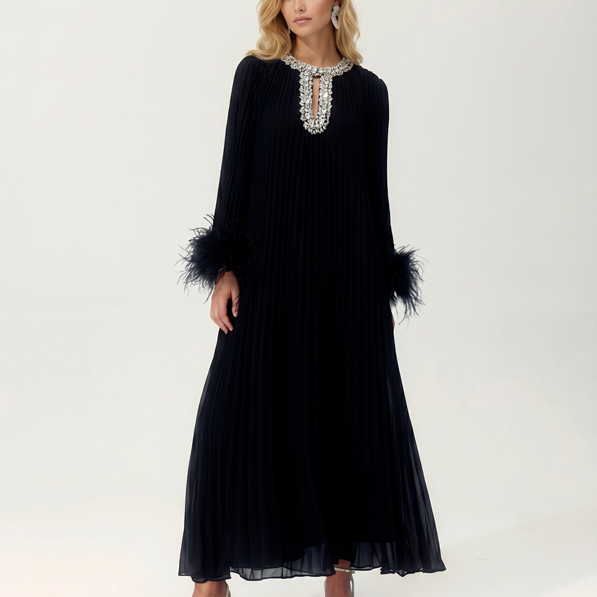 Felicia | Maxi Dress with Pleated Fabric and Feather Cuffs